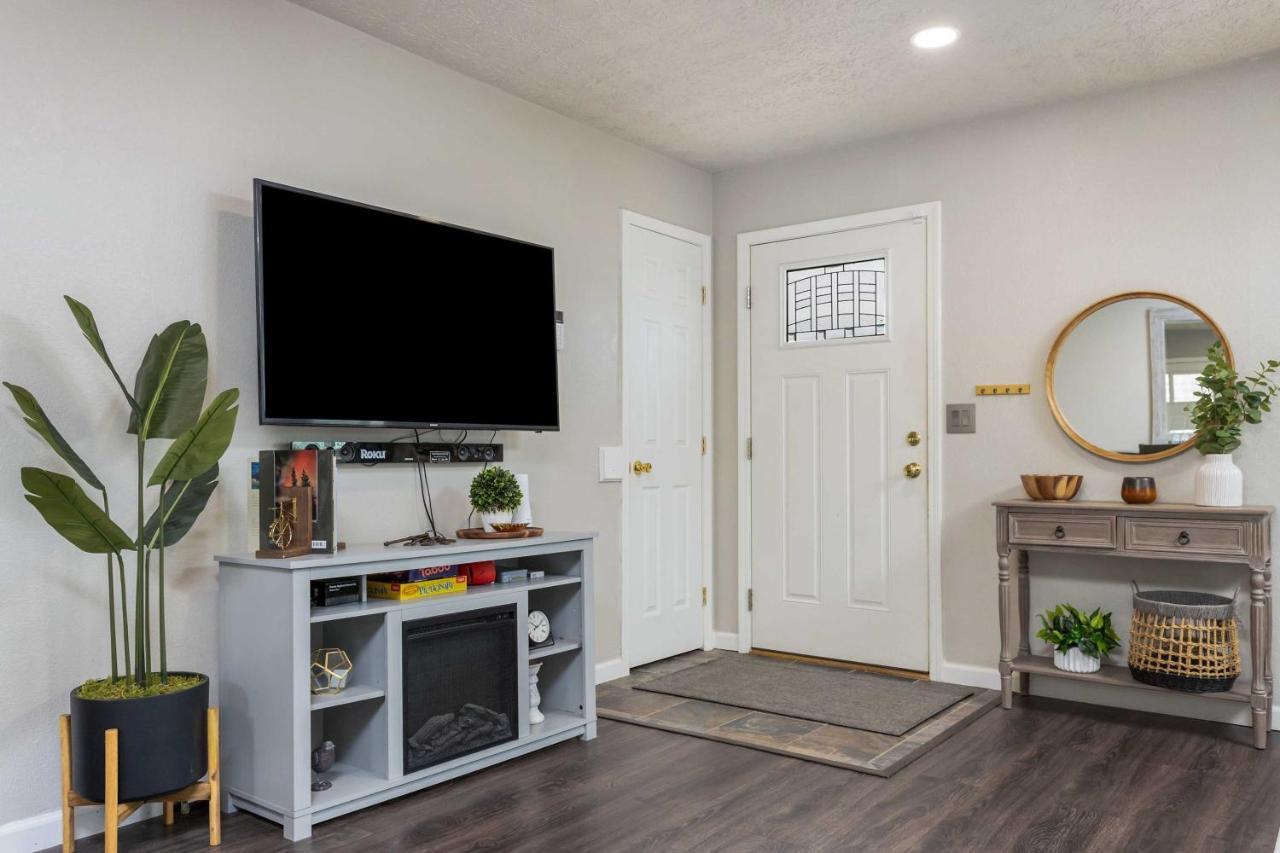 Updated Townhome Near Airport And Shopping! 安克拉治 外观 照片