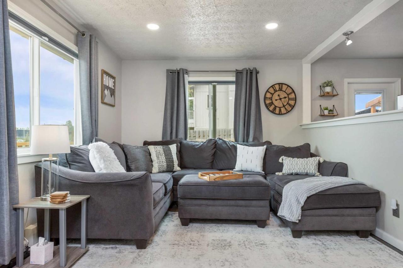Updated Townhome Near Airport And Shopping! 安克拉治 外观 照片